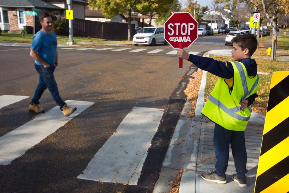 2304 PedestrianStudy SafetyCrossGuard CC 4670