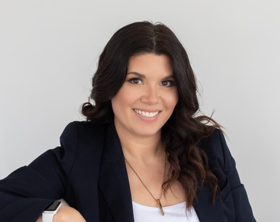 2507-book-tara-hodgson-author-photo