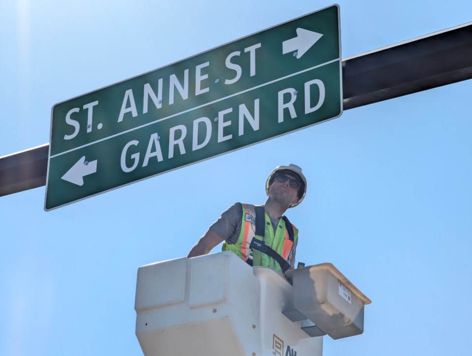 2808-garden-sign