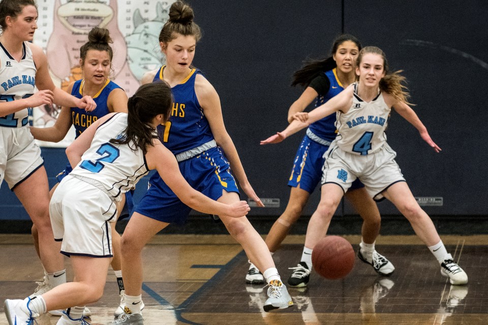 DISTRUBUTING THE BALL – Liz Salcedo of the Paul Kane Blues sends a bounce pass past Kamryn DeKlerk of the St. Albert Skyhawks to teammate Chelsea Marko in front of defender Maya Flindall, with Dakota Wedman of the Skyhawks guarding Raeesa Cherniwchan during first-half action in Saturday's final at the 22nd annual Mike Dea Classic. The Skyhawks rolled up an insurmountable 35-point halftime lead en route to the convincing 111-34 victory at St. Francis Xavier High School. It was the 25th win in a row for the defending 4A provincial champions and winners of back-to-back metro Edmonton division one playoff banners and the last loss was Dec. 15 in the third-place game at the 2019 REB Invitational tournament at Jasper Place High School.
DAN RIEDLHUBER/St. Albert Gazette