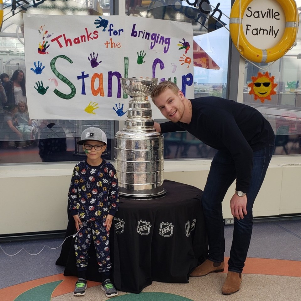 Blues player Colton Parayko helping families in need this holiday season