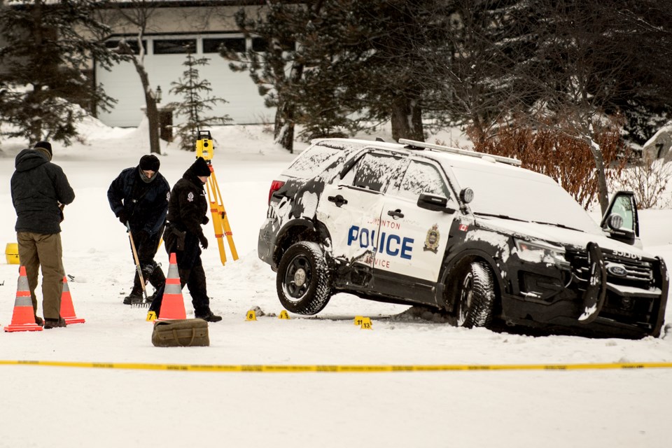 Edmonton police investigate at one of two scenes of a confrontation between police and burglary suspects that involved gunfire and vehicle collisions, this one at Essex Point off Sturgeon Rd. in Sturgeon County Jan. 13.   DAN RIEDLHUBER/St. Albert Gazette