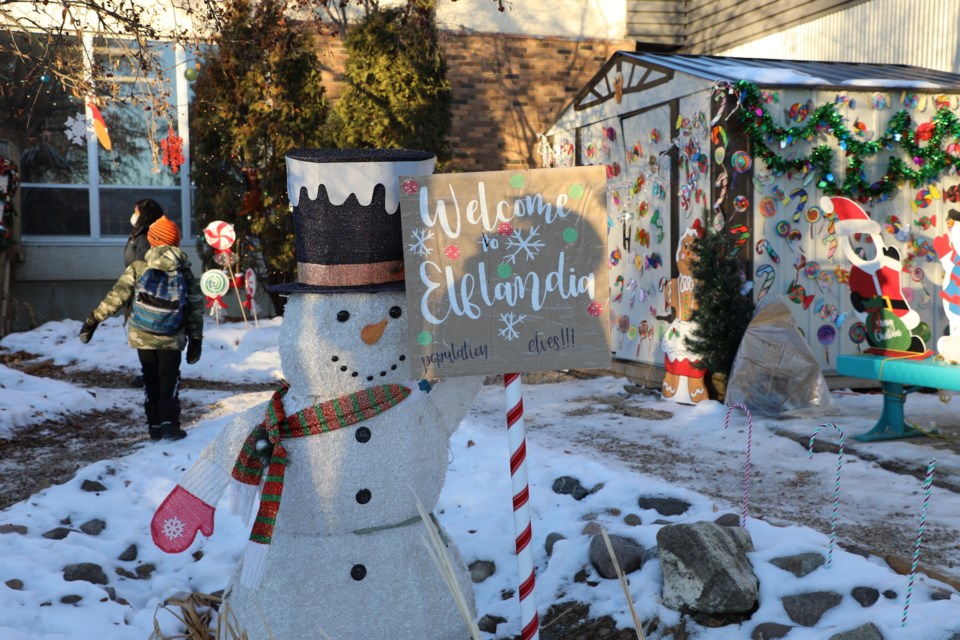 1612 Christmas Garden jn 03