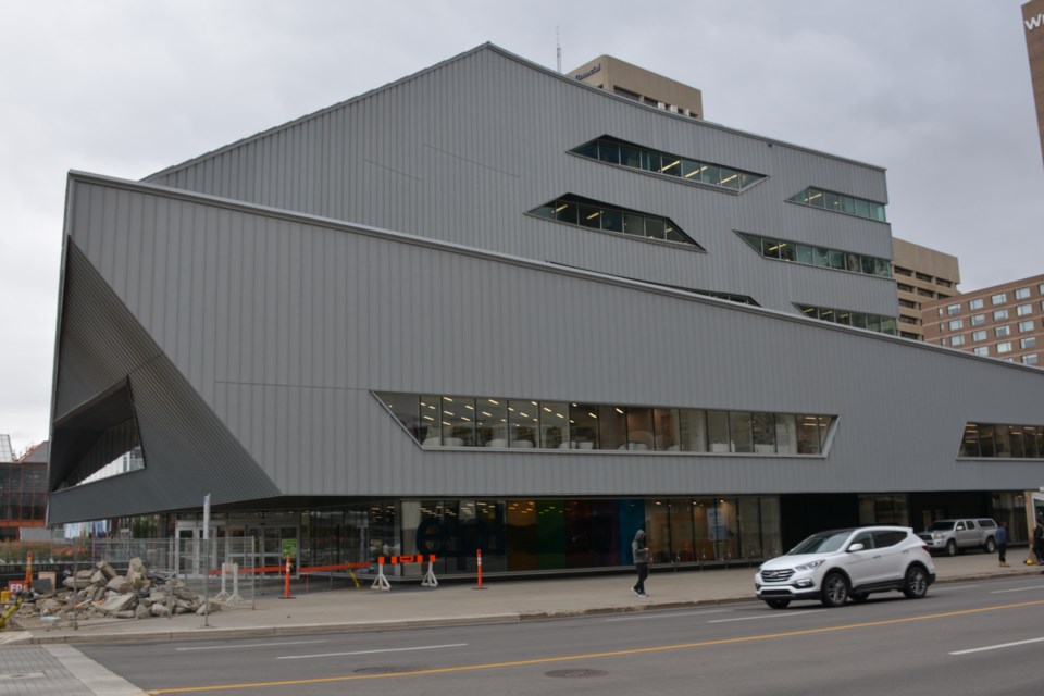 Strike a pose: the new Stanley A. Milner branch of the Edmonton Public Library makes its presence known with dramatic angles on the outside plus a ton of light and a bold vision for the future on the inside.
SCOTT HAYES/St. Albert Gazette