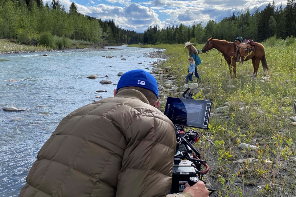 Amy (Amber Marshall) with daughter, Lyndy (Emmanuella-Ruby Spencer) shoot a scene in southern Alberta for Season 15 of Heartland. HEARTLAND/Photo