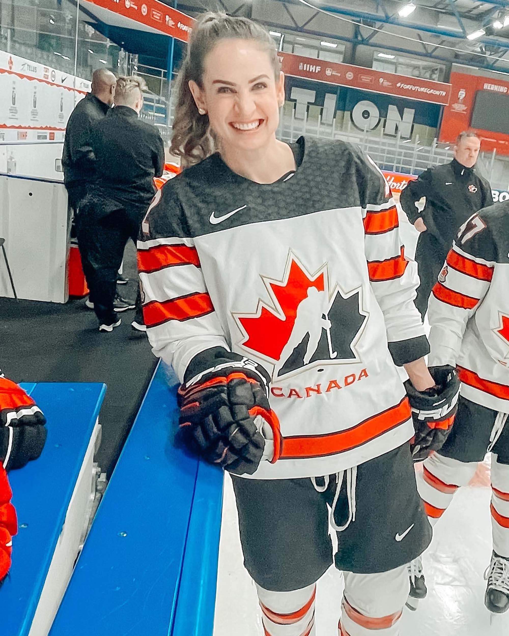 Team Canada to play for gold at women's hockey worlds - Team Canada -  Official Olympic Team Website