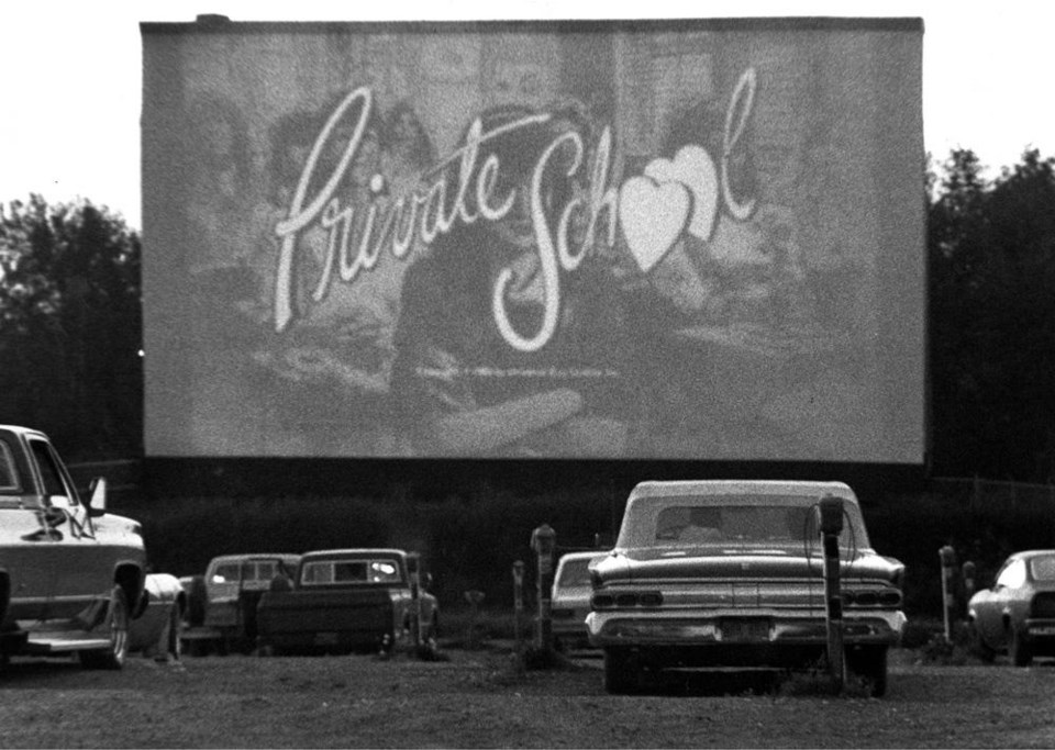 1506 scene-musee sh Gazette_St. Albert drive-in theatre, 1983