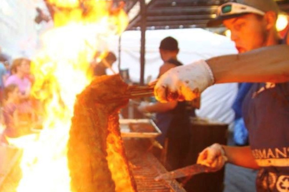 Not only are RibFests an excuse to savour lip-smacking meats and veggies, they're also a great excuse for some fiery showmanship.