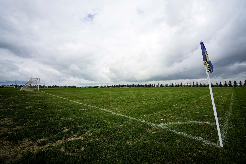 Outdoor sports in St. Albert, like baseball and soccer, have been bogged down by a soggy summer thanks to continuous days of rain, prompting both game and practice cancellations.
CHRIS COLBOURNE/St. Albert Gazete