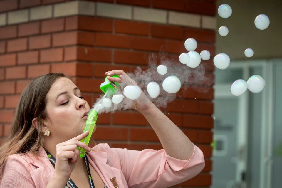 Marina Yonkers blows vapour into soap bubbles during a break from her job at the New Leaf at the Gateway Village Shopping Centre in St. Albert on Aug. 1, 2019. DAN RIEDLHUBER/St. Albert Gazette