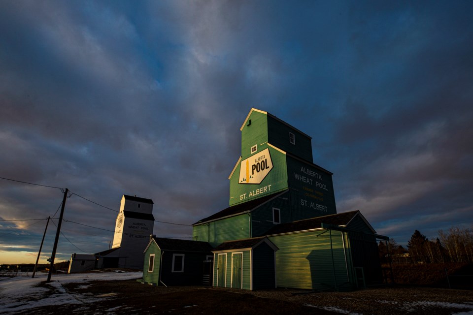 SA or Instagram Grain Elevators CC 9372