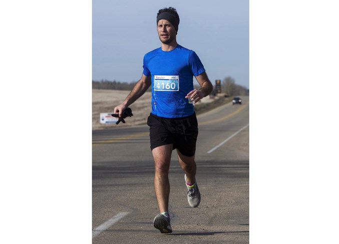 RUNNING WILD – Franz Castro-Wunsch of Edmonton was flying solo towards the Sturgeon Valley Golf & Country Club as the lead runner in the Priority Printing half-marathon at the ninth annual Leading Edge Physiotherapy RunWild on Sunday. Castro-Wunsch, 24, finished with a winning time of one hour, 31 minutes and five seconds.
CHRIS COLBOURNE/St. Albert Gazette