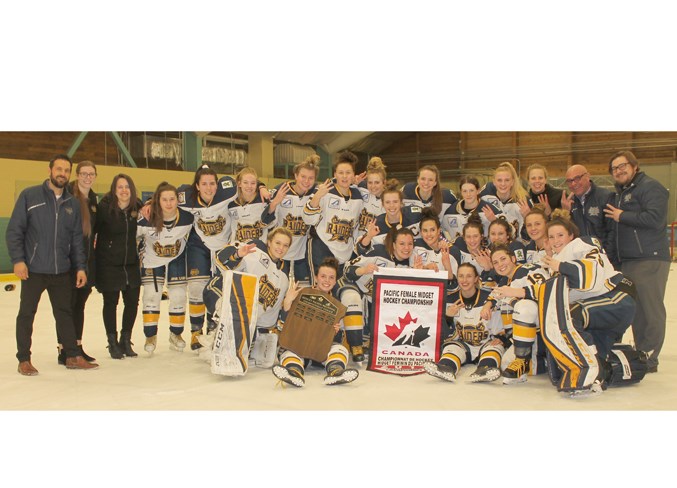 CHAMPIONS – The St. Albert Slash are returning to the Esso Cup as the two-time defending midget AAA female national champions after sweeping the Greater Vancouver Comets in the best-of-three Pacific Region series by scores of 5-2 and 3-0 last weekend at Akinsdale Arena. The Slash are 32-3-1 (148 GF/51 GA) in league, provincials and the national qualifier. The roster features five third-year players from the first Alberta team to win the Esso Cup and nine returnees from the first team to repeat in the tournament’s 10-year history. The Slash finished 34-11-1 overall last season as Hockey Alberta’s Team of the Year after going 38-4-1 in 2016-17.
JEFF HANSEN/St. Albert Gazette