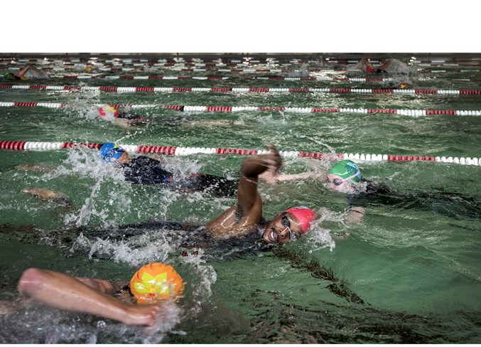 RACING AGAINST TIME – Ivan Kagoro churns out the strokes at the 30th annual St. Albert Triathlon on Sunday at Fountain Park Recreation Centre. Kagoro finished 11th overall in the sprint distance (750-metre swim, 20-kilometre bike and five-km run) at 1:13:13.8 for top spot in the male 30 to 34 age division. The winner was Ryan Kohlenberg of St. Albert at 1:07:04.3. Overall, 136 competitors completed the sprint event, 27 in the try-a-tri (250-m swim, 10-km bike, 2.5-km run) and four sprint teams also competed. The triathlon was hosted by the St. Albert Road Runners and Triathlon Club.
DAN RIEDLHUBER/St. Albert Gazette
