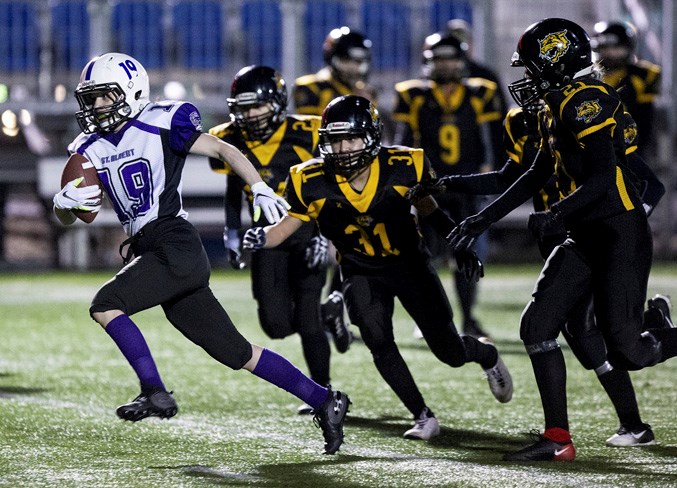 CATCH ME IF YOU CAN – Olivia Colbourne of the St. Albert Valkyries eludes a pack of Leduc Wildcats to score one of her many touchdowns in Friday’s female midget spring league six-on-six game in the Capital District Minor Football Association. Colbourne was named the offensive player of the match by teammates after racking up more than 150 yards in the 43-0 victory at Clarke Stadium. The next contest for the Valkyries, 2-0 in league and exhibition action, is April 26 against the Wetaskiwin Warriors at 8:15 p.m. at Larry Olexiuk Field.
CHRIS COLBOURNE/St. Albert Gazette