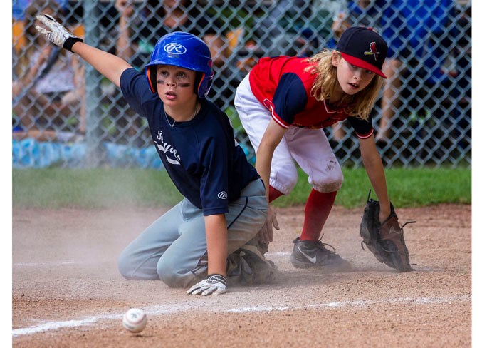 DIAMOND DAZE – Jayden McLay of St. Albert Cardinals White searches for the ball as the base runner for the Coronation Royals looks for the call during a play at the plate at the Baseball Alberta 11U AA Tier VII tournament Sunday at Legion Memorial Park. The only run for the Cardinals in the loss was a steal at home. The provincial hosts finished 1-2 in the four-team draw.
CHRIS COLBOURNE/St. Albert Gazette