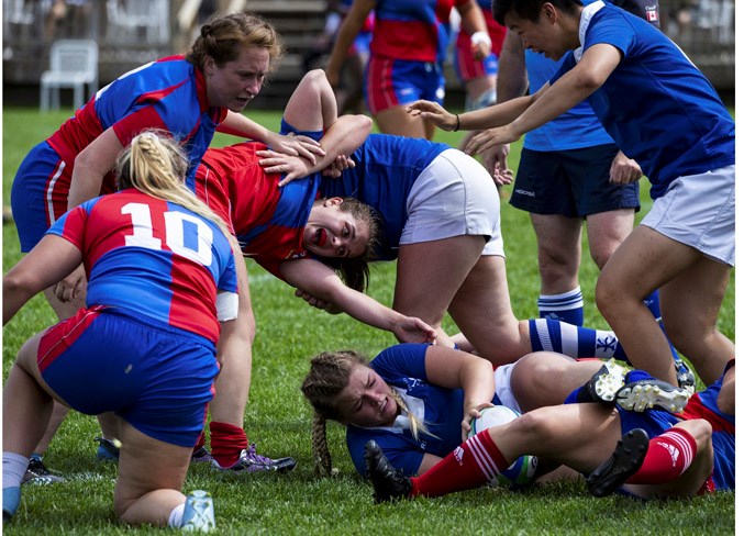 RUCKING AROUND – Sara Cline of the Pirates presents the ball for her teammates as Brie Gray of the St. Albert Rugby Football Club makes a play for it with Jasmine Jarvis and Taz Bricknell (10) in the vicinity during the last round two match before the Alberta premier league playoffs Saturday at SARFC. The Pirates (6-1) won 34-25 as SARFC (3-4) finished fifth in the eight-team premier table.
CHRIS COLBOURNE/St. Albert Gazette