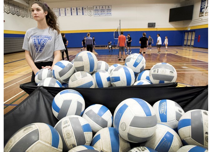 VOLLEY ON – Sarah Dedrick, volleyball instructor at the 10th annual Hawks Combo Camp, keeps a watchful eye on the proceedings last Friday at the SkyDome. The volleyball portion of the camp featured 26 athletes and the three-day sessions provided 12- to 15-year-old males and females an opportunity to prepare for school volleyball tryouts.
DAN RIEDLHUBER/St. Albert Gazette