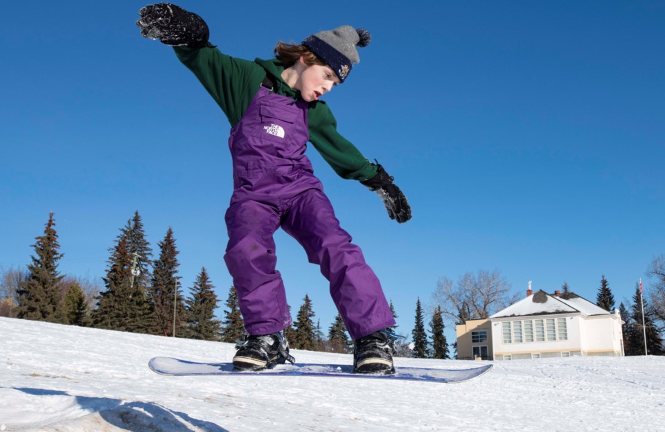 2311-snow-standalonecc-snowboard-outside-snow0045