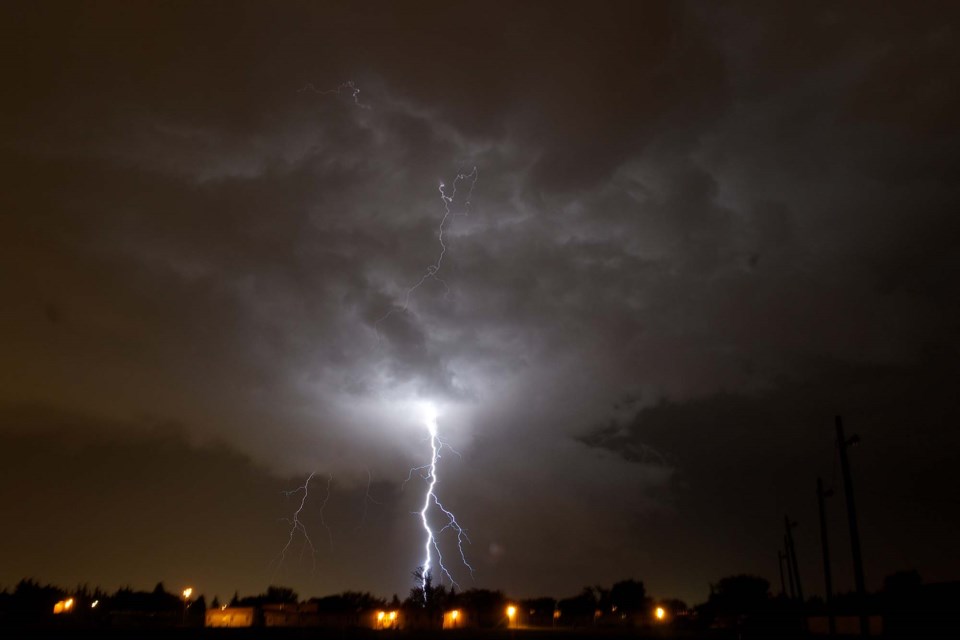 lightning in storm-BY-8361 CC