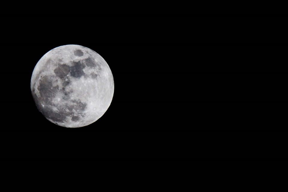 SA moon BY 4284 CC