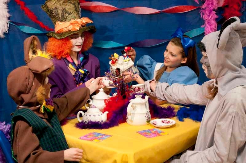 The St. Albert Youth Musical Association reimagines the story of Alice in Wonderland in an upcoming choir performance at the Arden Theatre.