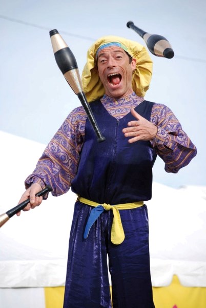 Roving performer Nikolai Smith