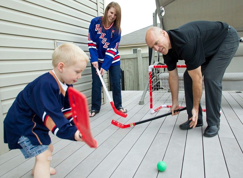 Mark Messier plays some backyard hockey with Nicole Langlois and her three-year-old son