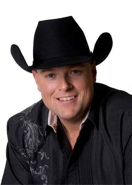 Lacombe-raised Gord Bamford will bring his award-winning country tunes to the stage to help the Town of Morinville celebrate the Christmas season.
