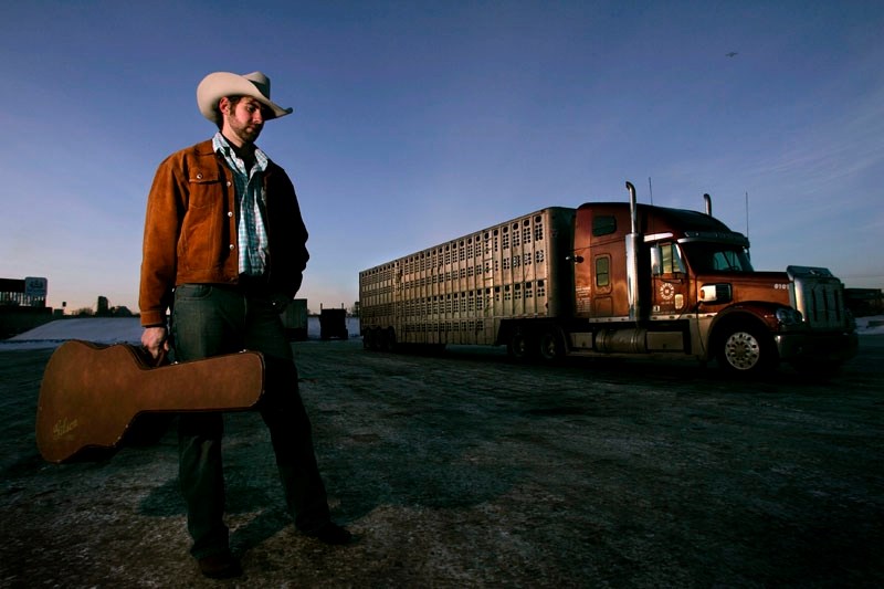 Canadian country singer/songwriter Tim Hus is every bit a travellin&#8217; man. He has criss-crossed the nation several times giving a voice to the blue collar worker who is