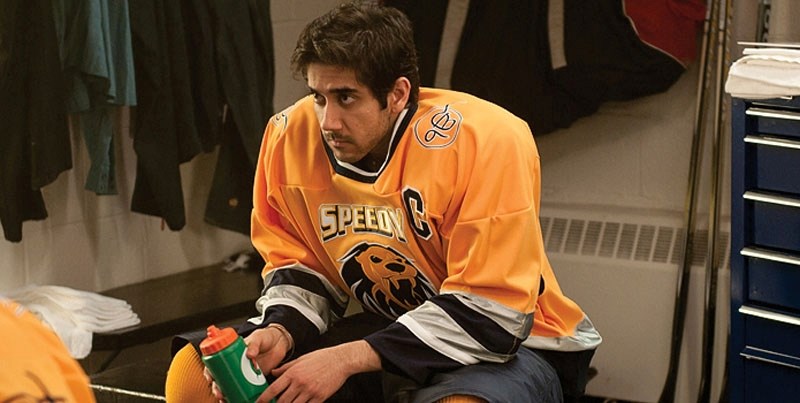 An aspiring hockey player forms his own team in a quest to make his mark on the hockey world.