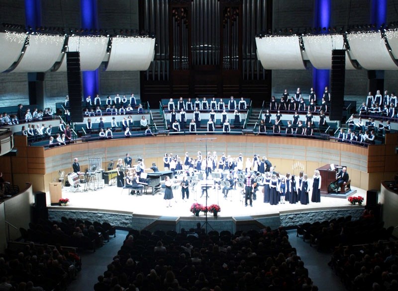 Cantilon Choirs will perform A Ceremony of Carols Sunday