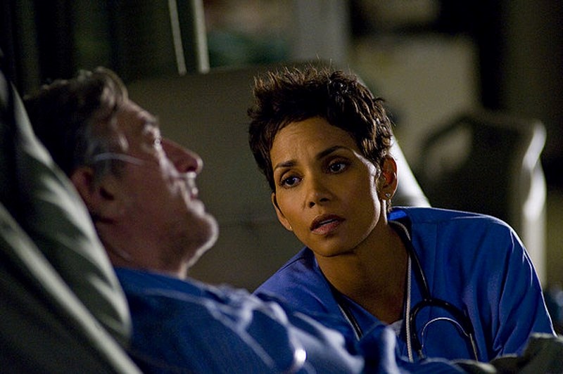 Even a cast of big name actors like Halle Berry can&#8217;t save New Year&#8217;s Eve.