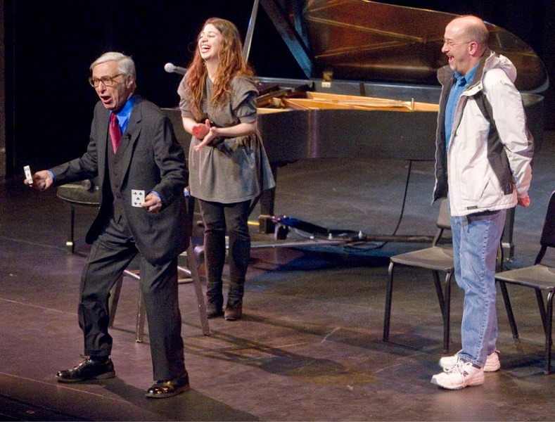 The Amazing Kreskin wowed a packed house with card tricks and other mental feats at the Arden Theatre on Thursday night.