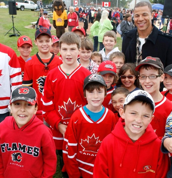 FAN FAVOURITE &#8211; Jarome Iginla poses for a picture with fans on Sept. 4