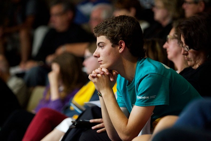 LISTENING CLOSELY &#8211; Alexandre Maxwell
