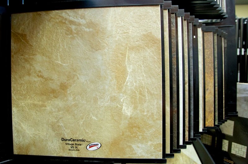 LUXURIOUS – Luxury vinyl is an alternative to natural stone. Far from your grandmother&#8217;s linoleum