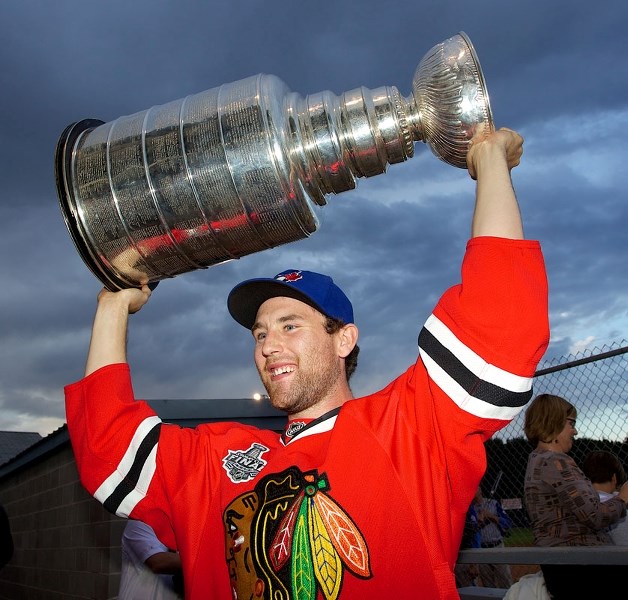 HOMETOWN HERO &#8211; Ryan Stanton of the Chicago Blackhawks hoists the Stanley Cup at Meadowview Diamonds on Wednesday night. Hundreds of fans showed up to see Lord