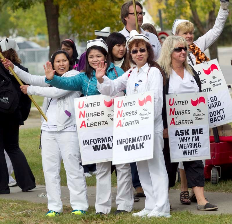 UNITED NURSES – Nurses hold an information walk in front of the Sturgeon Community Hospital Wednesday around the lunch hour as part of the &quot;Wear White Wednesday&quot;