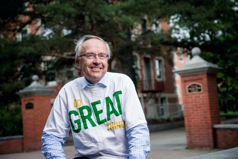 GREEN AND GOLD – Glenn Stowkowy said the U of A is looking for all alumni.