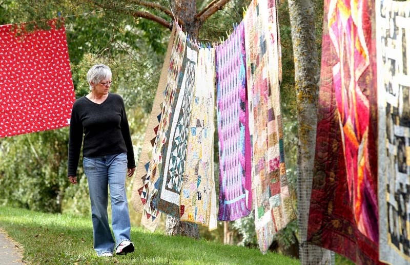QUILTY LOOKING – Agnes Lineger