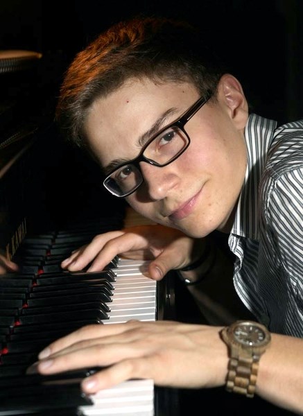 SERIES OPENER – Pianist Noah deSa