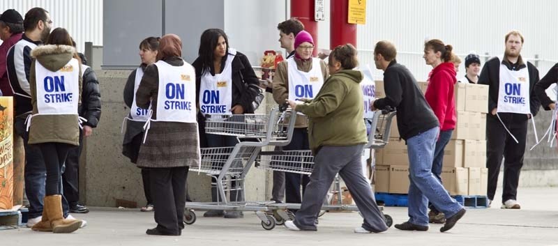 ON STRIKE – St. Albert Superstore workers line the store entrance Sunday afternoon as a group of 100 or more employees encouraged people to buy their groceries elsewhere.