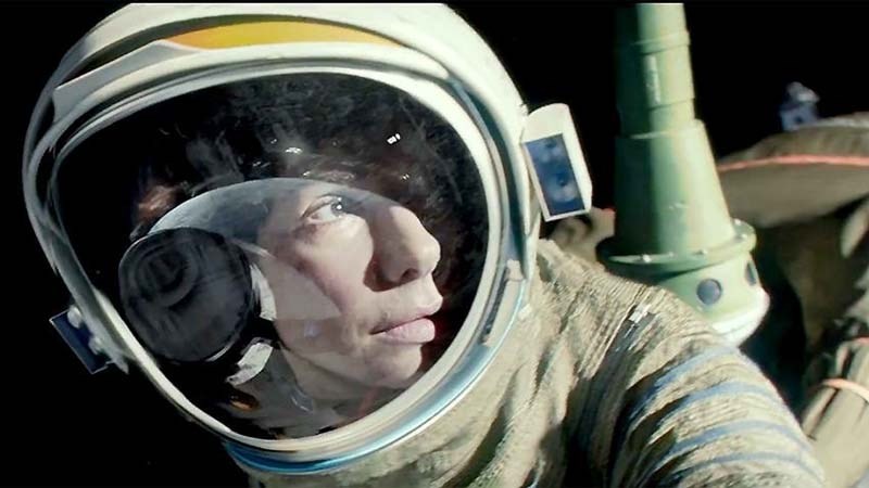 ZERO GRAVITY – Sandra Bullock stars in Gravity