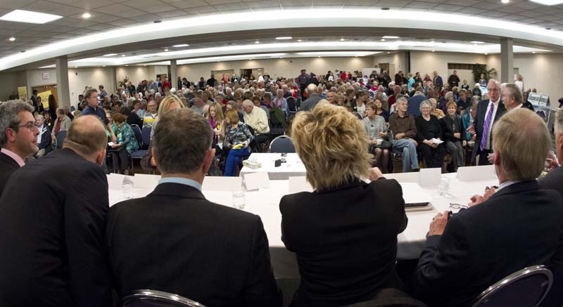 LISTEN CLOSELY – The St. Albert Chamber of Commerce held a forum at the St. Albert Inn Wednesday evening. A large turnout filled the room.