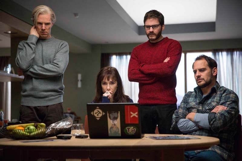 THE FIFTH ESTATE – Benedict Cumberbatch (left) plays WikiLeaks&#8217; Julian Assange in The Fifth Estate. The film reveals Assange&#8217;s quest to expose the deceptions and