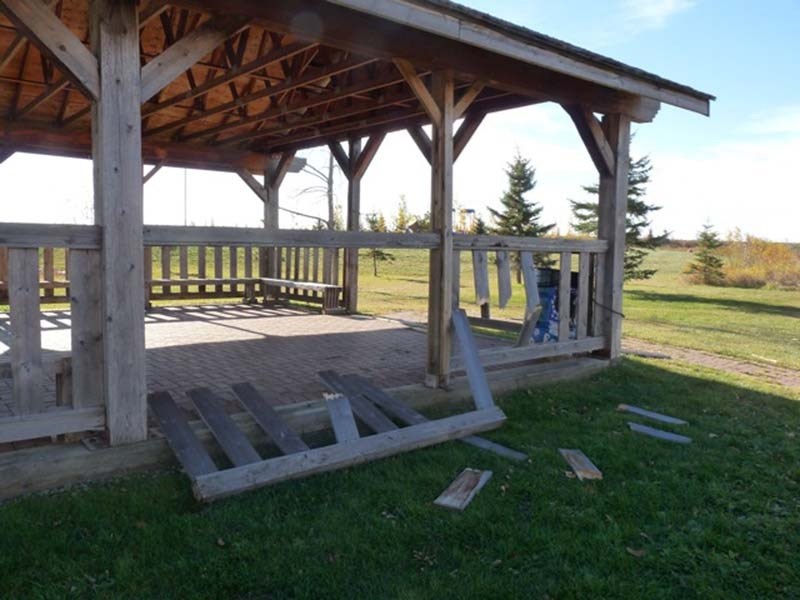 SMOOTH MOVE – St. Albert RCMP are looking for the public&#8217;s help to find out who smashed up the BLESS shelter this week.