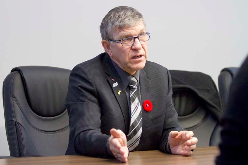 TIME TO TALK – St. Albert Mayor Nolan Crouse talks with Gazette staff members at the editorial board meeting on Thursday.