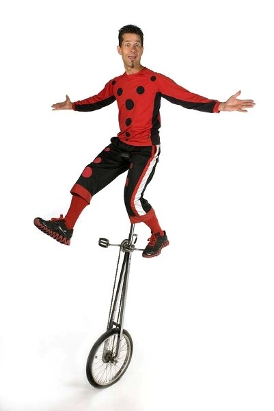 HIGH-LEVEL PERFORMER – Flyin&#8217; Bob brings his high-energy antics to Morinville this Saturday.