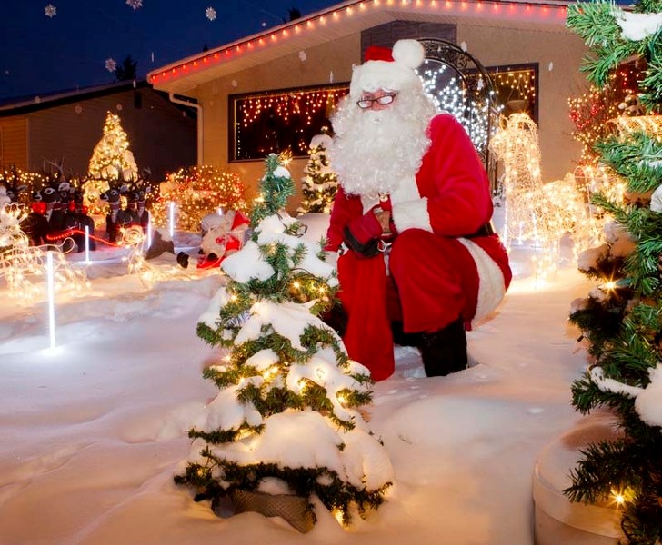 HO HO HO – St. Albert resident Bill Buitenweg is one of several city residents with a flair for Christmas light displays.